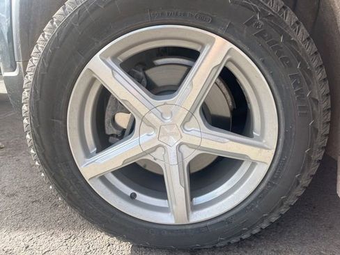 Used 2019 GMC Acadia SLE image 16