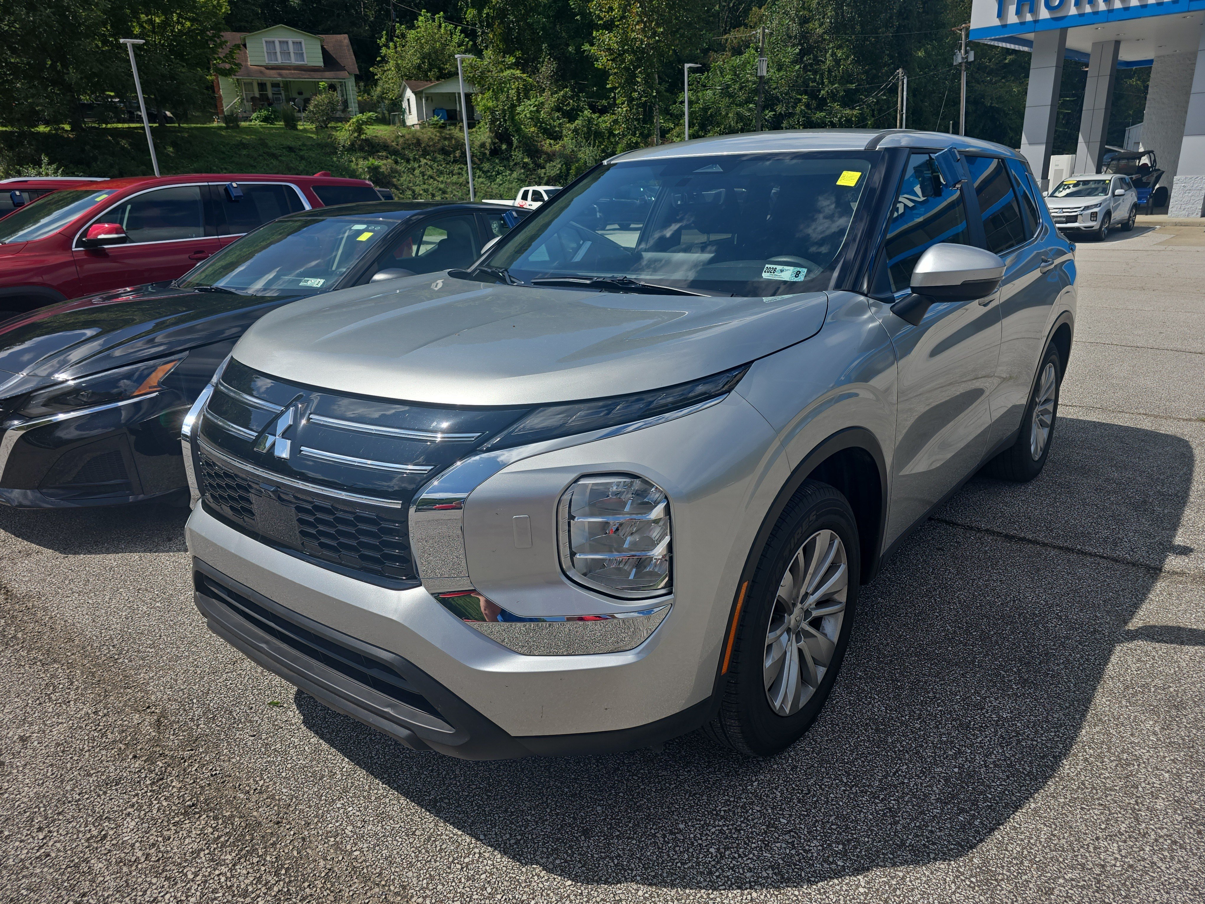 Used 2025 Mitsubishi Outlander ES AWD/4WD image 4