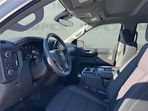 Used 2025 Chevrolet Silverado 1500 Custom image 9