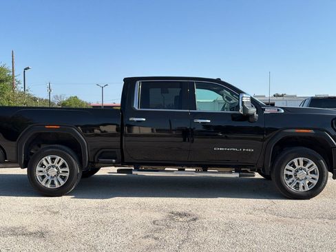 Used 2022 GMC Sierra 2500 Denali w/ Denali Ultimate Package AWD/4WD image 2