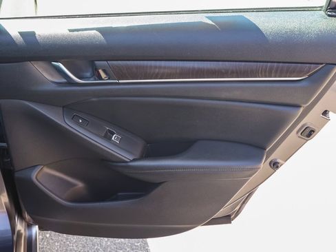 Used 2019 Honda Accord Touring image 18