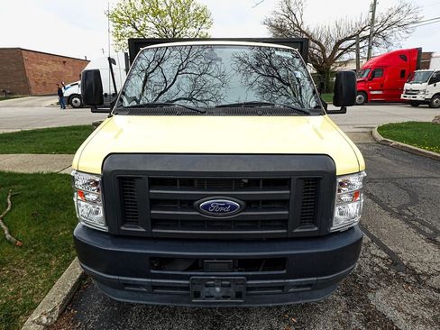 Used 2021 Ford E-450 and Econoline 450 Super Duty RWD image 2