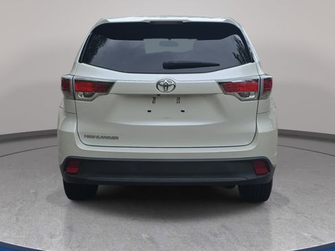 Used 2016 Toyota Highlander LE FWD image 6