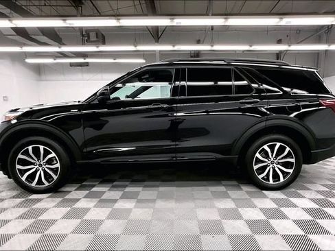 Used 2023 Ford Explorer ST-Line AWD/4WD image 14
