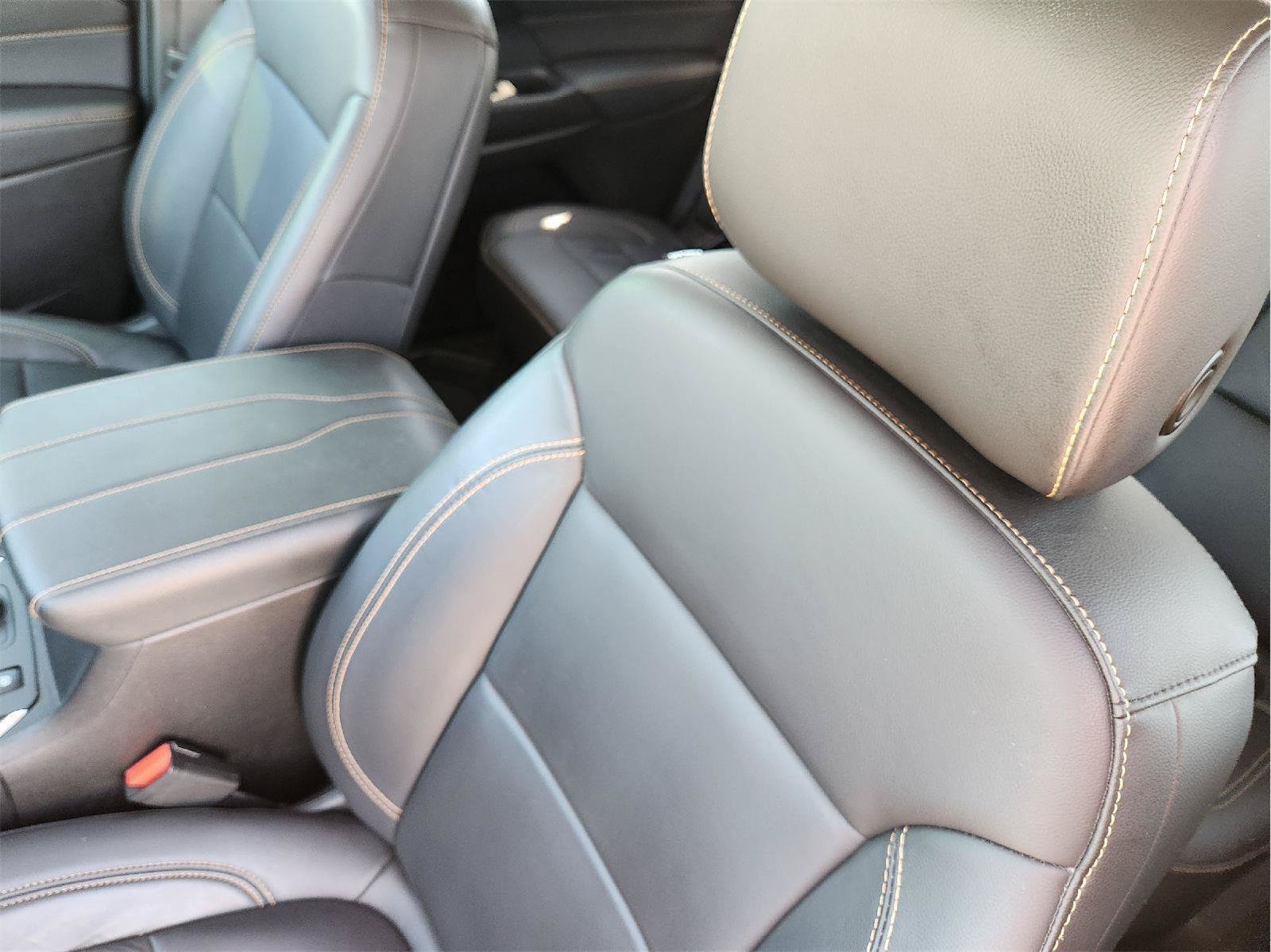 Used 2021 Chevrolet Traverse RS FWD image 24