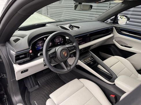 Certified 2025 Porsche Macan 4 Electric image 4