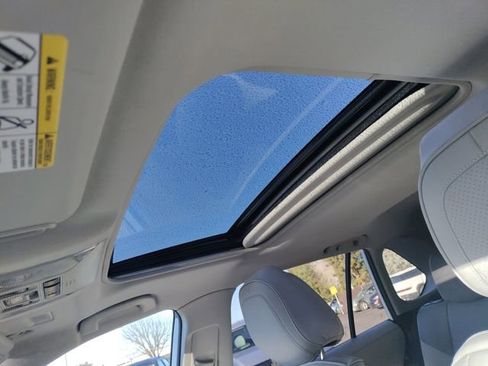 Used 2019 Toyota RAV4 XLE Premium image 16