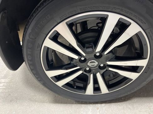 Used 2019 Nissan Kicks SR w/ SR Premium Package FWD image 35