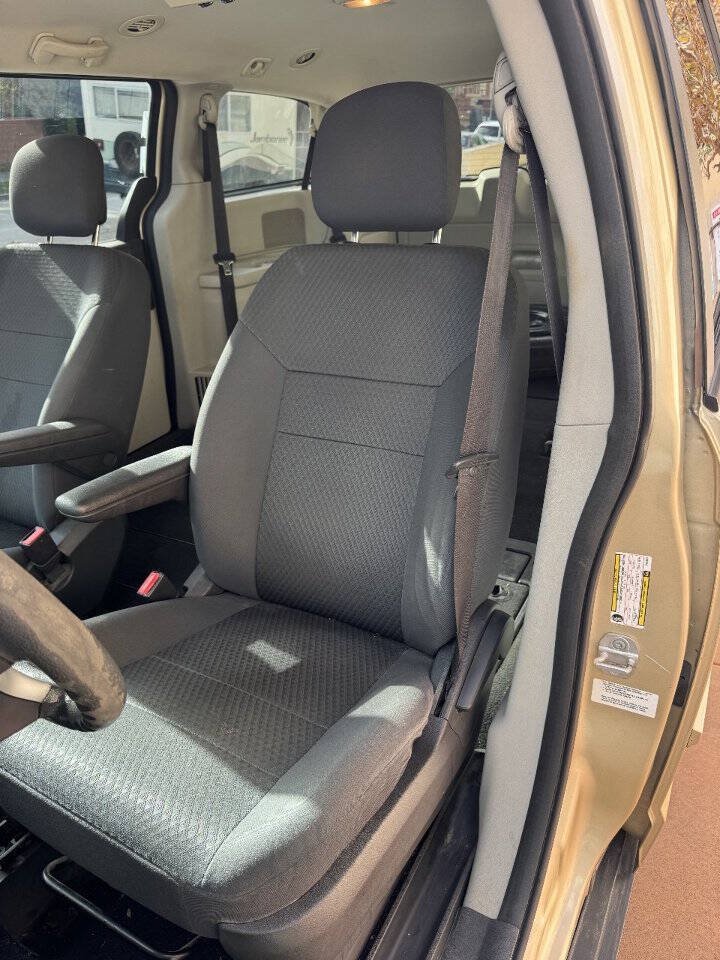 Used 2010 Dodge Grand Caravan SE w/ Climate Group FWD image 10