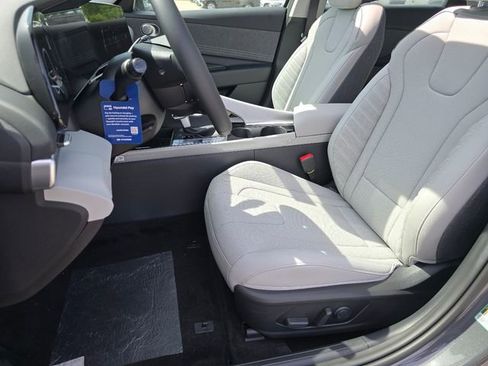 New 2026 Hyundai Elantra Limited FWD image 25