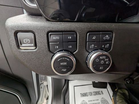 Used 2024 GMC Sierra 2500 SLT w/ SLT Premium Package image 16