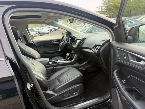 Used 2018 Ford Edge Titanium w/ Equipment Group 301A AWD/4WD image 29