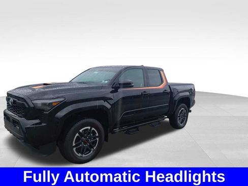 Used 2025 Toyota Tacoma TRD Sport w/ TRD Sport Upgrade Package AWD/4WD image 25