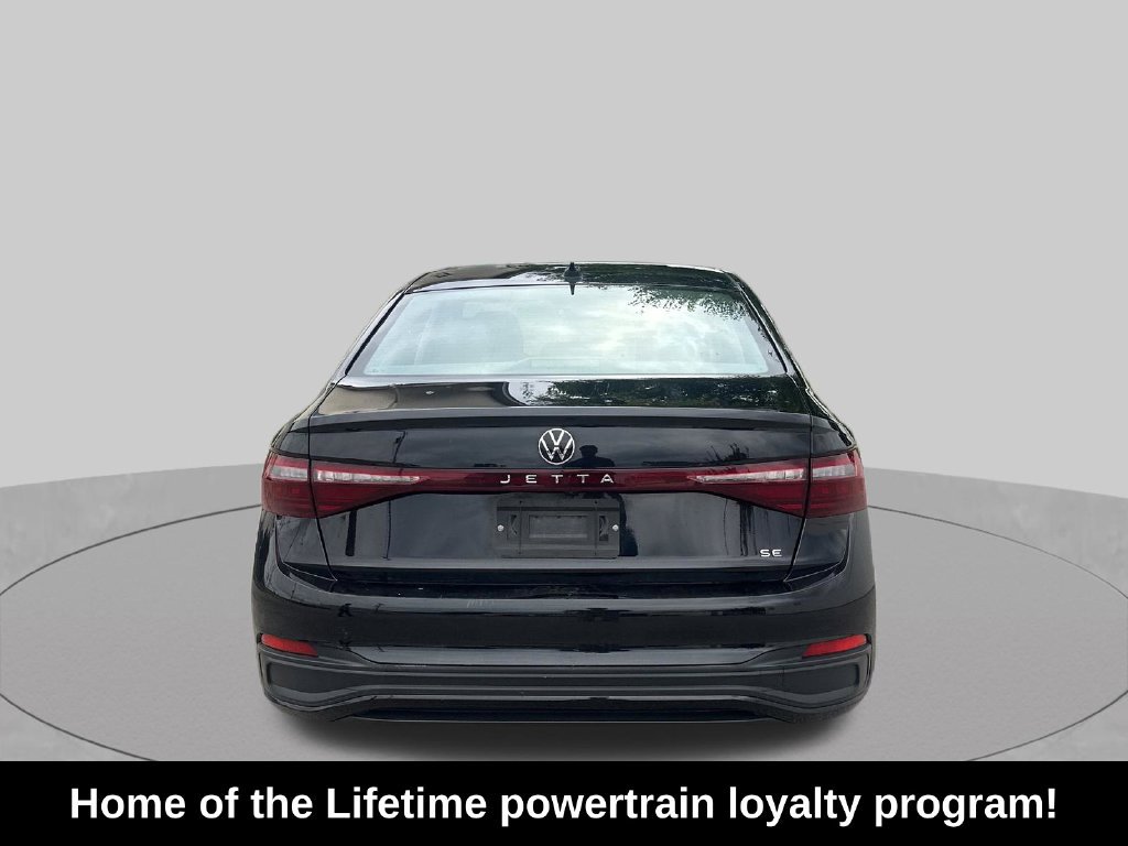 Used 2025 Volkswagen Jetta SE FWD image 4