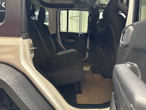 Used 2021 Jeep Wrangler Unlimited Rubicon image 24