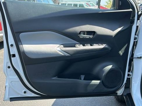 Certified 2023 Nissan Kicks SR w/ SR Premium Package FWD image 9