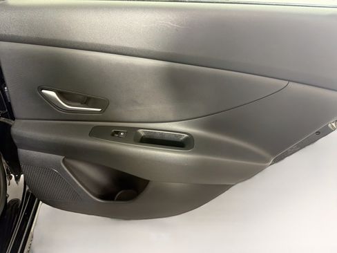 Used 2021 Hyundai Elantra SE FWD image 27