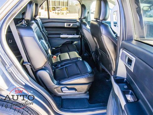 Used 2024 Ford Explorer XLT w/ Equipment Group 202A image 17
