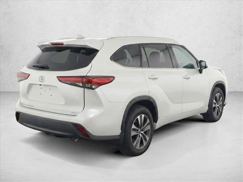 Used 2020 Toyota Highlander XLE FWD image 7