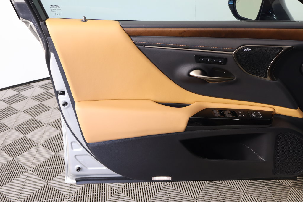 Used 2025 Lexus ES 350 w/ Luxury Package FWD image 12