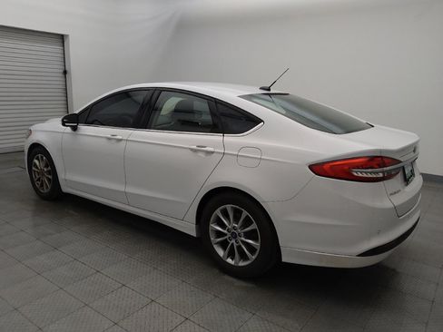 Used 2017 Ford Fusion SE w/ Fusion SE Technology Package image 3