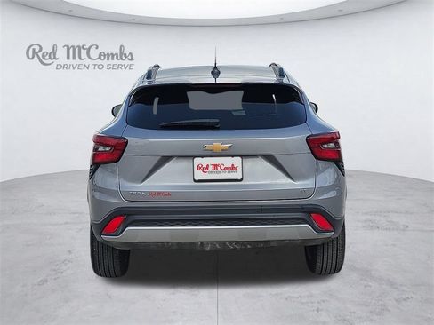 Used 2024 Chevrolet Trax LT w/ Driver Confidence Package FWD image 5