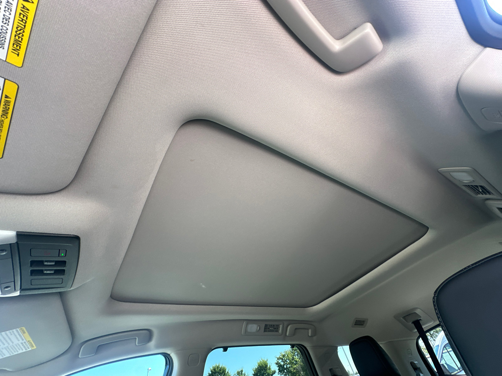 Used 2022 Nissan Pathfinder Platinum w/ Cargo Package FWD image 31