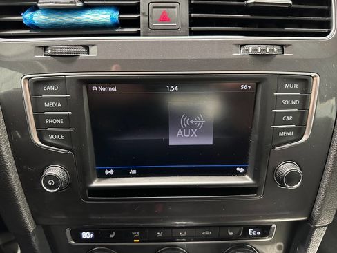 Used 2016 Volkswagen e-Golf SE w/ DC Fast Charging Package image 33