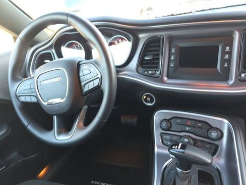 Used 2016 Dodge Challenger SXT image 5