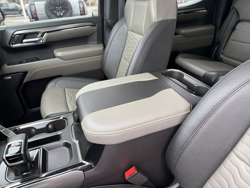 Used 2024 Chevrolet Silverado 1500 ZR2 w/ Technology Package image 18