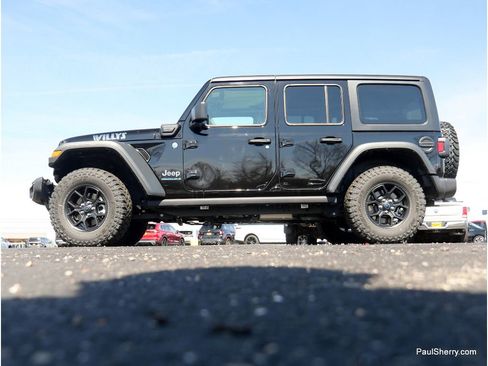 Used 2025 Jeep Wrangler Willys image 15