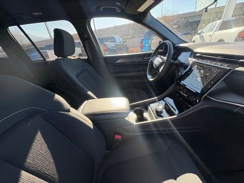 Used 2025 Jeep Grand Cherokee Laredo X w/ Luxury Tech Group I image 25