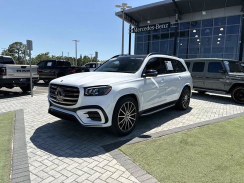 Used 2025 Mercedes-Benz GLS 450 4MATIC image 2