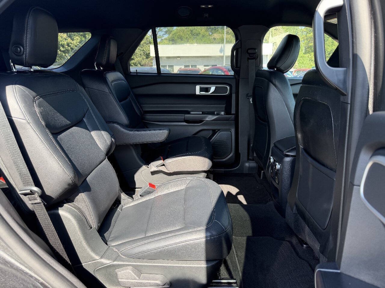 Used 2020 Ford Explorer XLT w/ Equipment Group 202A RWD image 16
