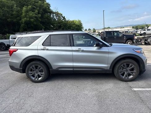 Used 2023 Ford Explorer XLT w/ Equipment Group 202A AWD/4WD image 8