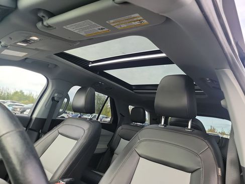 Used 2022 Ford Explorer XLT w/ Equipment Group 202A image 22