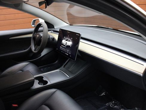 Used 2023 Tesla Model 3 Standard Range image 31