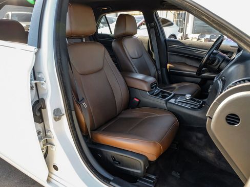 Used 2019 Chrysler 300 Limited image 41