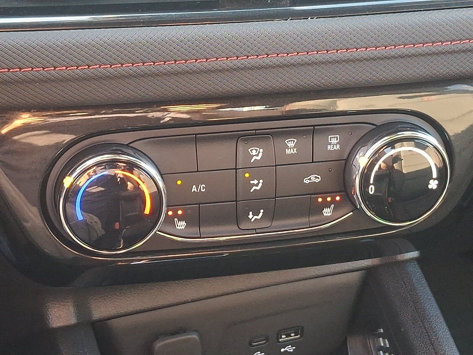 Used 2025 Chevrolet TrailBlazer RS AWD/4WD image 15