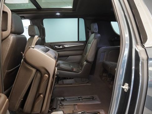 Used 2021 GMC Yukon XL Denali w/ Denali Premium Package image 34