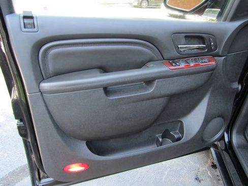 Used 2013 Cadillac Escalade ESV Premium image 11