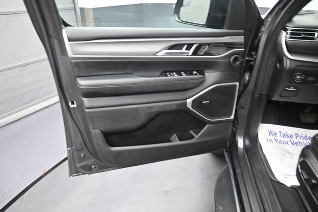 Used 2025 Jeep Wagoneer 4WD image 21