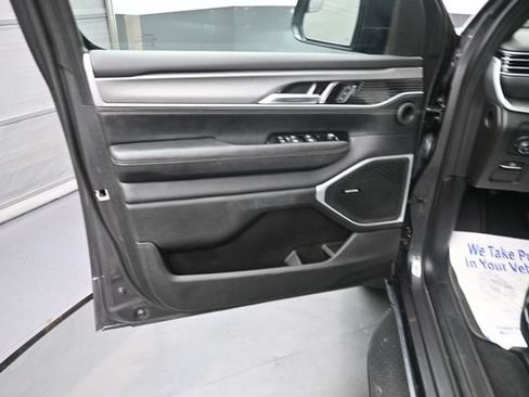 Used 2025 Jeep Wagoneer 4WD image 21