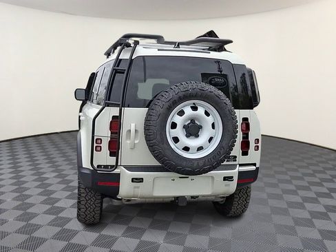 Used 2024 Land Rover Defender 110 S image 7
