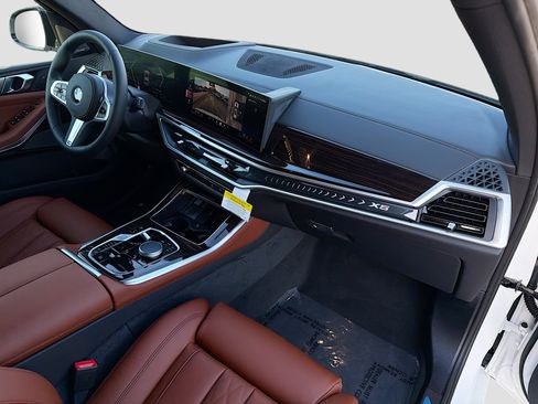 New 2026 BMW X5 xDrive40i w/ M Sport Package image 14