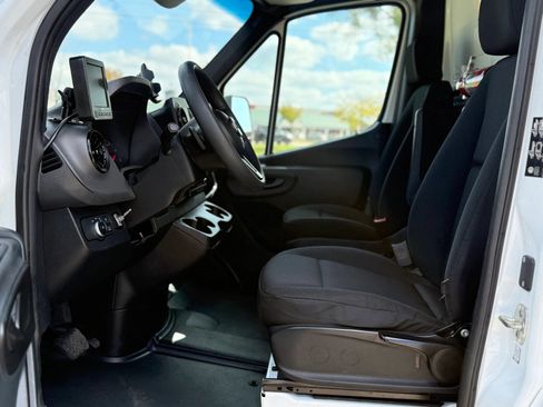 Used 2019 Freightliner Sprinter 3500 w/ Premium Package RWD image 9