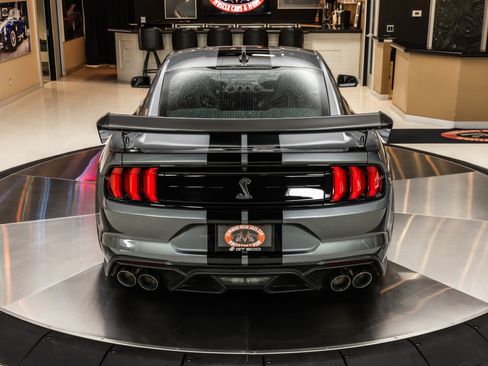 Used 2022 Ford Mustang Shelby GT500 w/ Carbon Fiber Track Pack RWD image 14