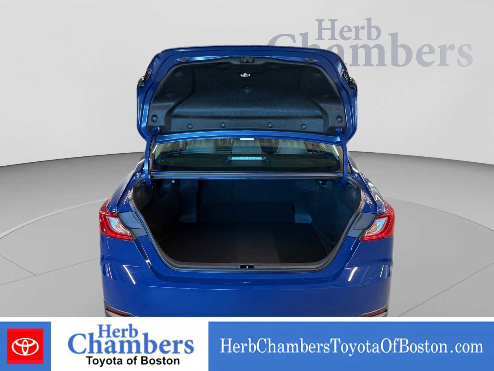 Used 2026 Toyota Camry LE w/ Convenience Package FWD image 4