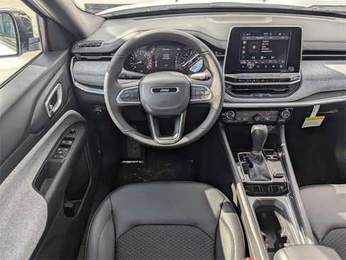 New 2026 Jeep Compass Latitude image 10