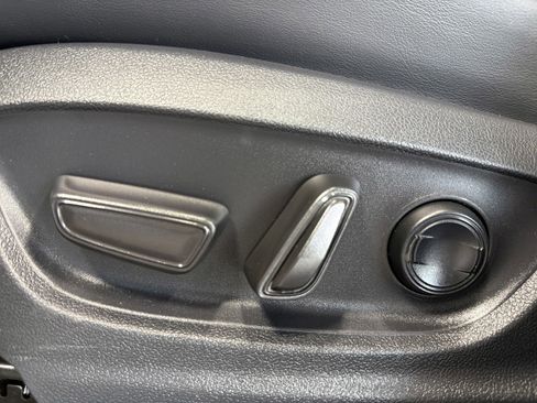 Used 2023 Toyota Crown XLE image 21